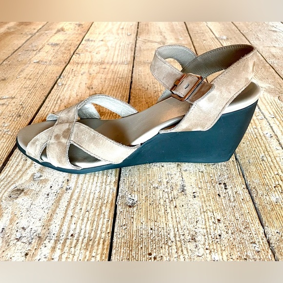 Arche Egowa Tan Suede Wedge Sandals Women’s Size 41 / 9.5 Buckle Strap - Picture 9 of 9